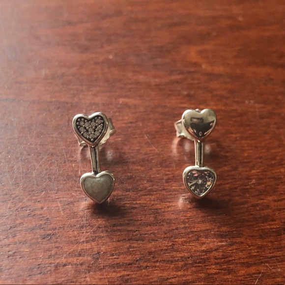 NWOT Pandora Hearts Of Love Arrow Stud Earrings - Picture 2 of 3